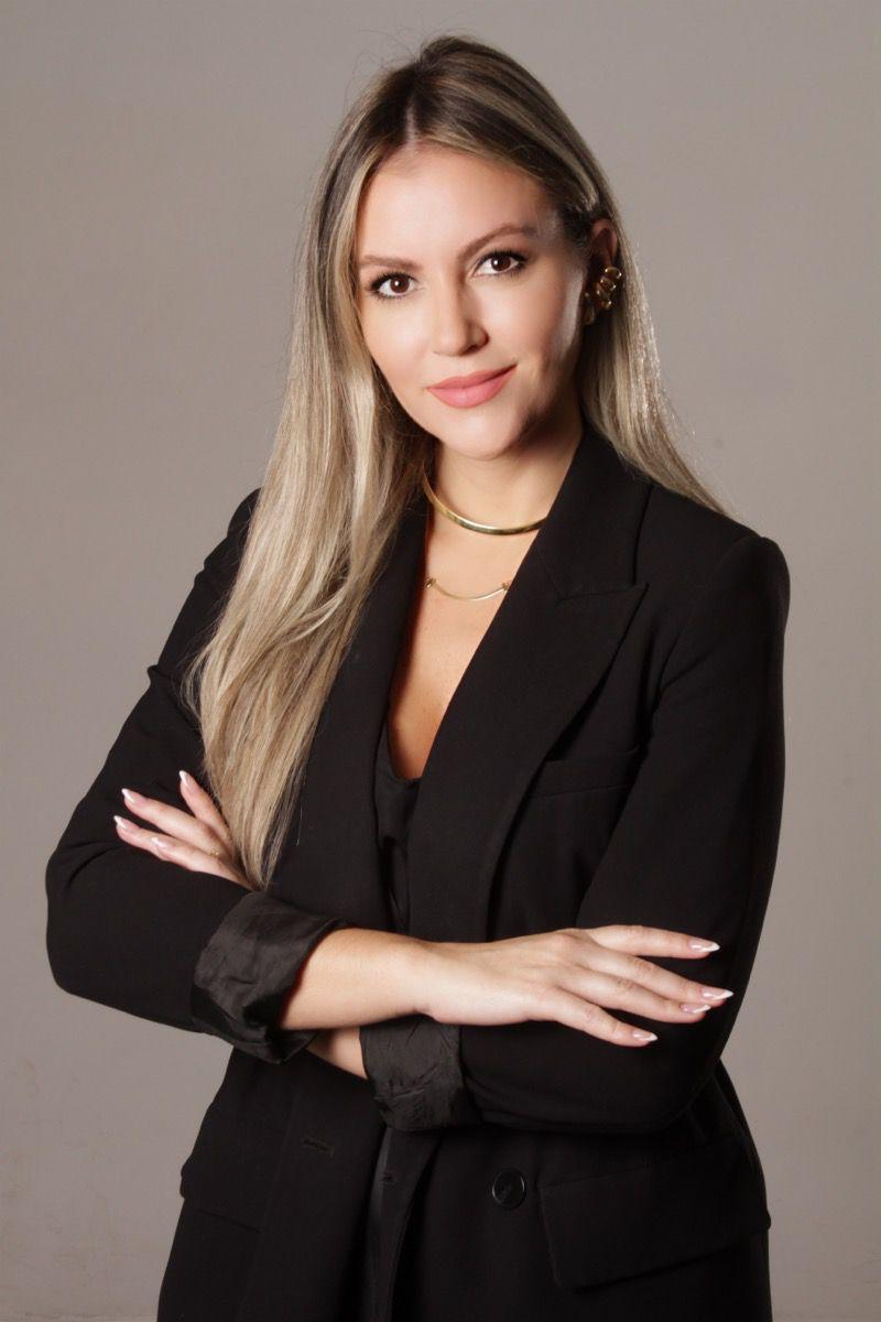 Foto da Professora Bruna Ortiz